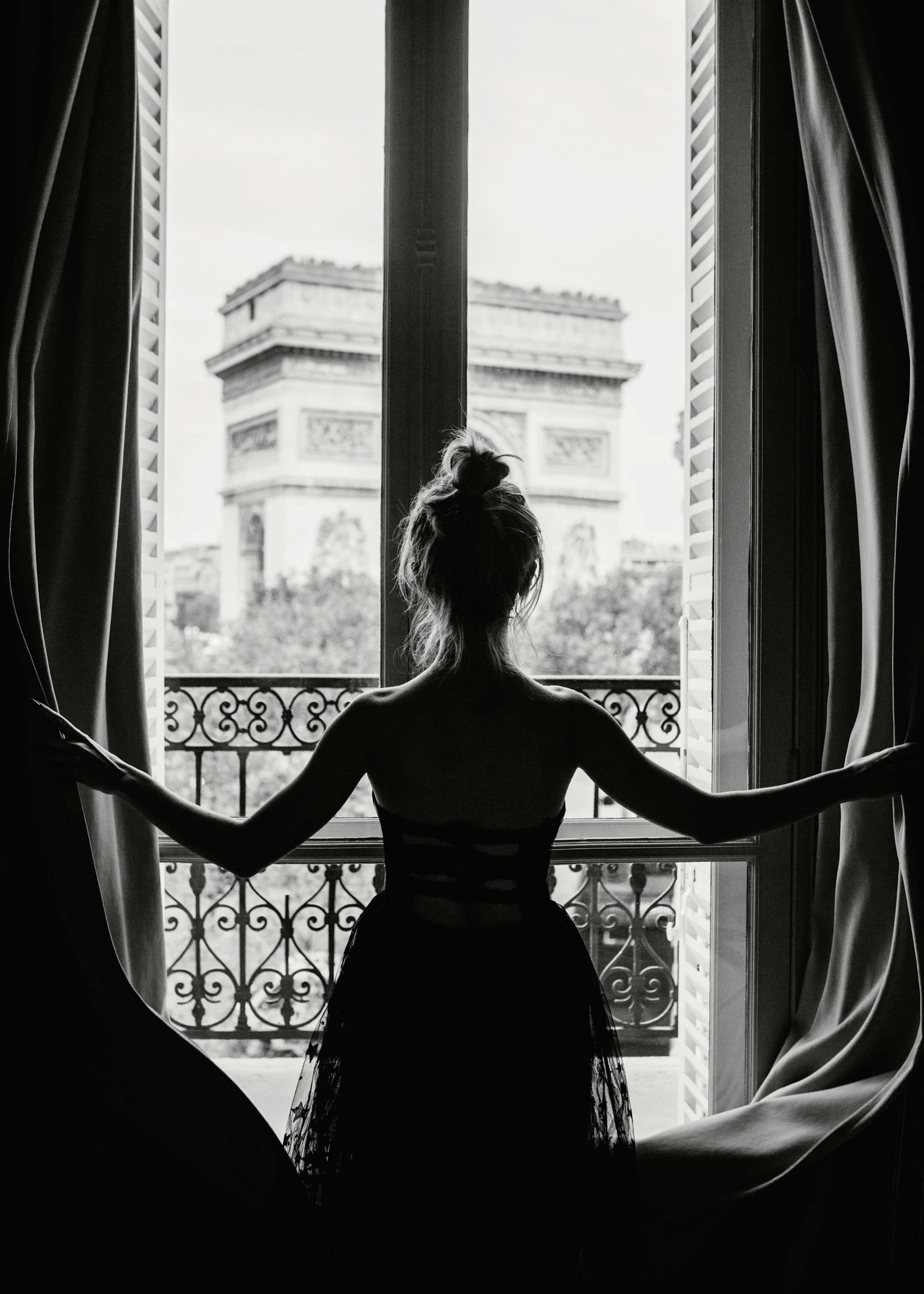 Plakat Girl in Paris Window 0